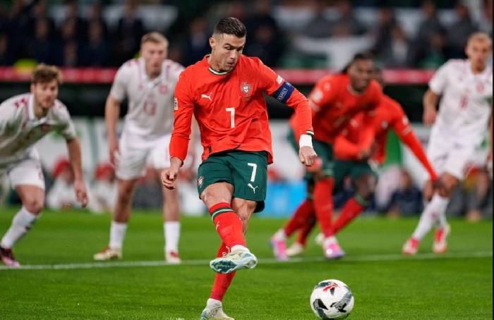 Ronaldo bị châm biếm vì quả phạt đền ‘tệ nhất sự nghiêp’