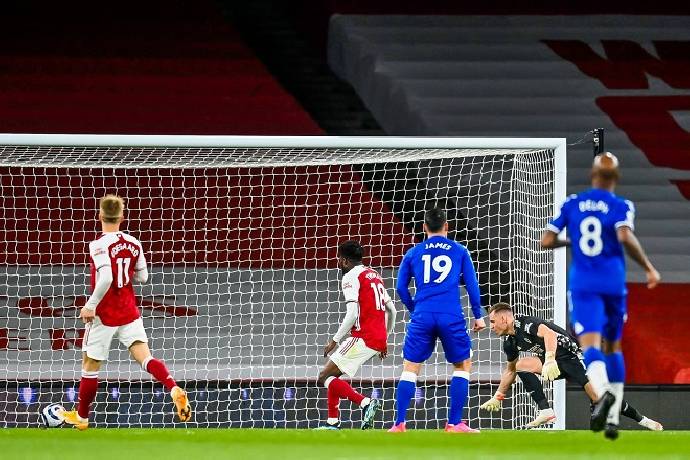 Kết quả bóng đá hôm nay 24/4: Arsenal trả giá vì sai lầm của Leno