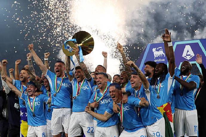 McTominay và Lukaku tỏa sáng giúp Napoli vô địch Serie A