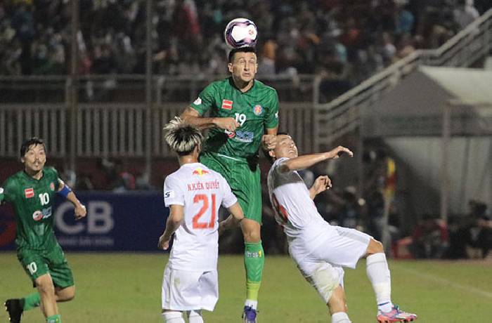 Soi kèo phạt góc HAGL vs TPHCM, 17h00 ngày 25/6