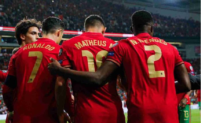 Chồng sẵn 50 củ, đại gia Manchester đón thiên tài Bồ Đào Nha