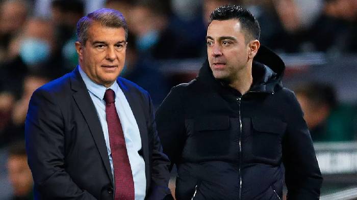 Xavi và BLĐ Barca rạn nứt nghiêm trọng vì “số 7 người Bồ”