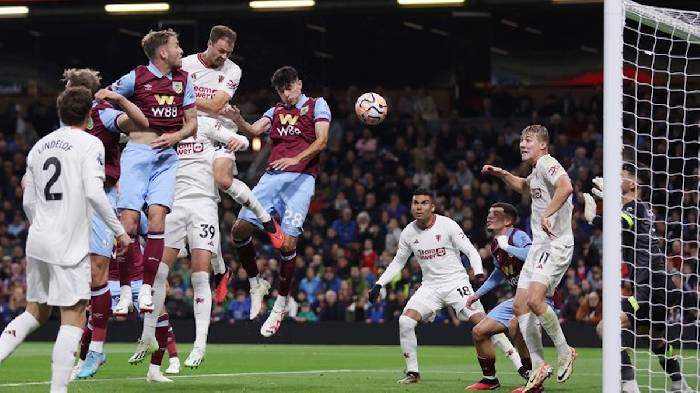 Fan M.U: 'VAR tính bàn cho City, còn M.U ở pha tương tự có cái nịt'