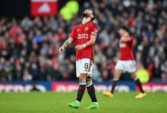 Bruno Fernandes bị chỉ trích dữ dội vì gây sức ép với trọng tài