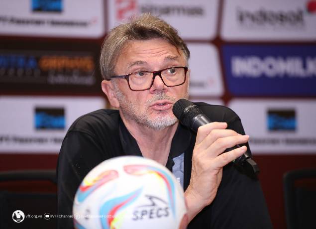 HLV Troussier: ‘Đội tuyển Việt Nam vẫn có quyền tự quyết’