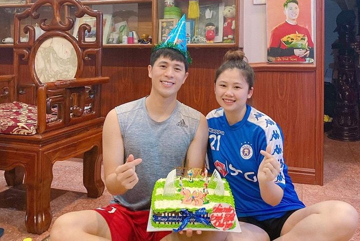 Đình Trọng đốn tim fan trong sinh nhật bên bạn gái lâu năm