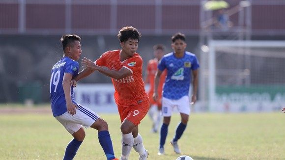 Hà Đức Chinh tỏa sáng nhưng vẫn bị HLV Lê Huỳnh Đức “nhắc nhở”