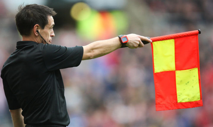 VAR thịnh hành, FIFA đòi ‘khai tử’ trọng tài biên