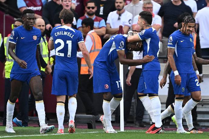 Chính thức! Chelsea chia tay 'vũ công Samba' mùa Đông