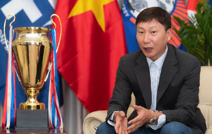 HLV Kim Sang Sik cam kết gắn bó lâu dài với bóng đá Việt Nam