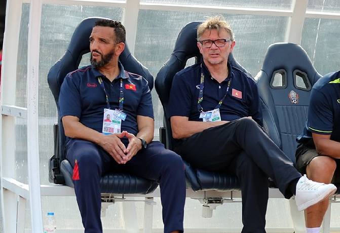 Thầy cũ Ronaldo tạm thời dẫn dắt U23 Việt Nam thay HLV Troussier