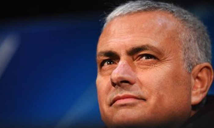 Mourinho bóng gió tiết lộ điểm đến gây sốc khi tái xuất