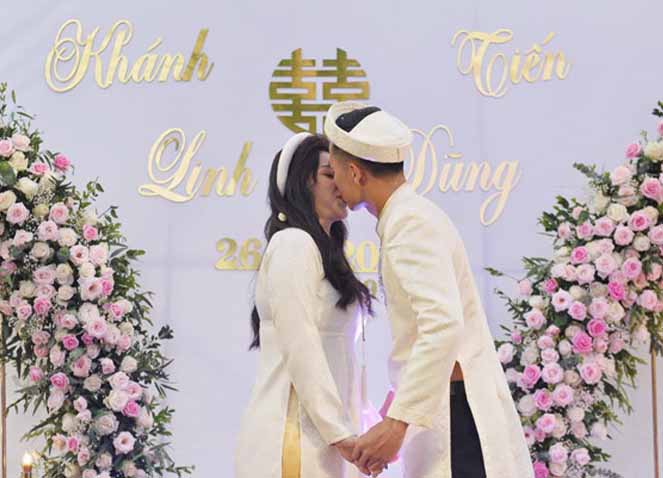 Lộ diện ‘siêu tiền đạo’ dễ dàng khuất phục hậu vệ thép Bùi Tiến Dũng