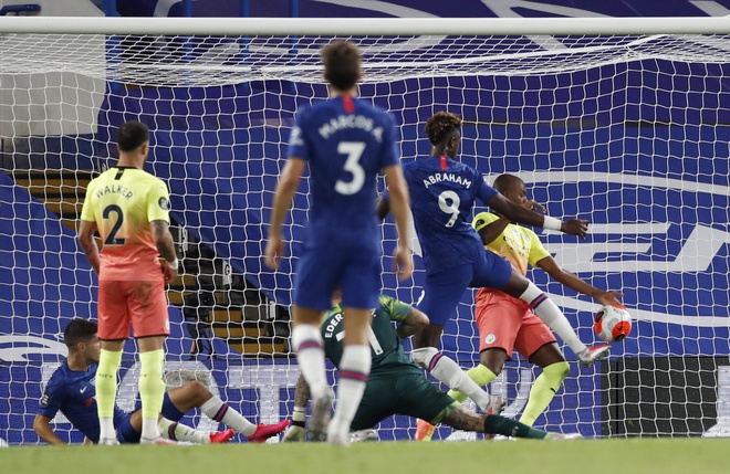 Thua Chelsea, Man City chính thức dâng chức vô địch cho Liverpool