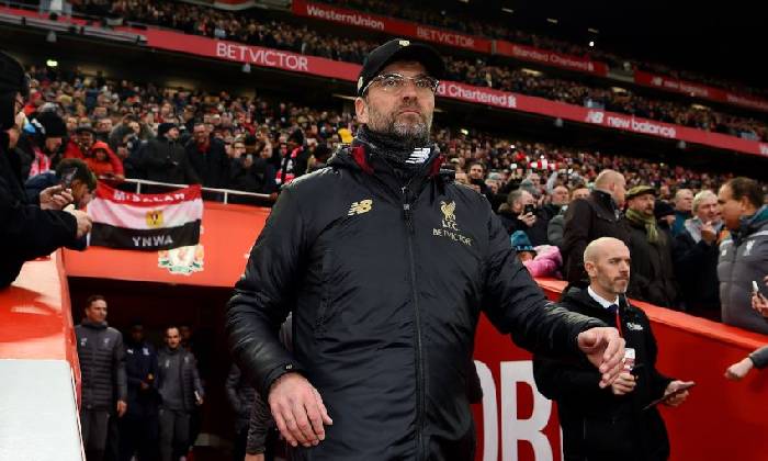 Lạ đời! Klopp cấm 6 ngôi sao, CĐV Liverpool lại vỗ tay tán thưởng