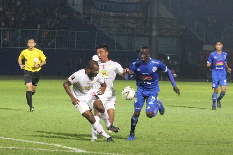 Nhận định bóng đá Bhayangkara Surabaya vs Arema, 15h30 ngày 27/11: Lợi thế sân nhà