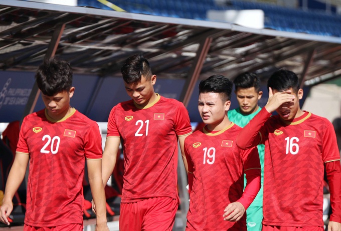 U22 Việt Nam hôm nay 26/11: Quang Hải ra sân tập luyện sớm