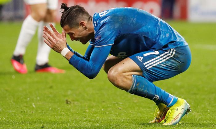 Cristiano Ronaldo đá phạt tệ chưa từng thấy