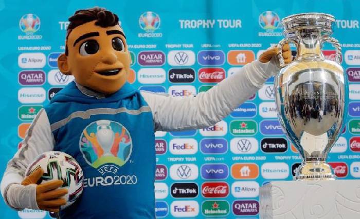 Cúp bạc EURO 2021 bất ngờ gặp sự cố