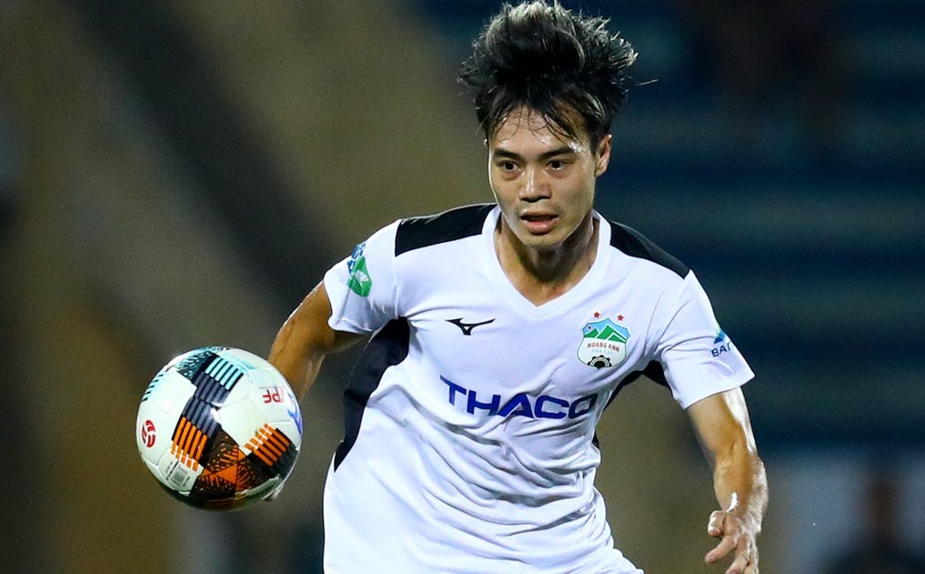 Văn Toàn vắng mặt ở trận đại chiến với Hà Nội FC?