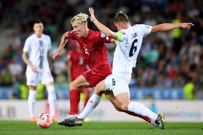 PSG trả lương cao hơn M.U, Hojlund có quyết định chóng vánh