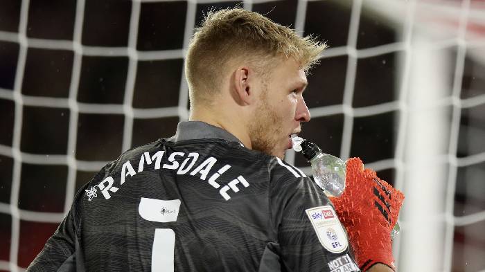 Ramsdale nổi giận, quát thẳng mặt đồng đội trong trận đấu với Barca