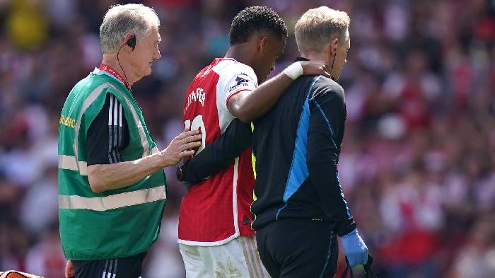 Tân binh nghỉ hết mùa, Arsenal chốt vội 'người thừa' của Barca