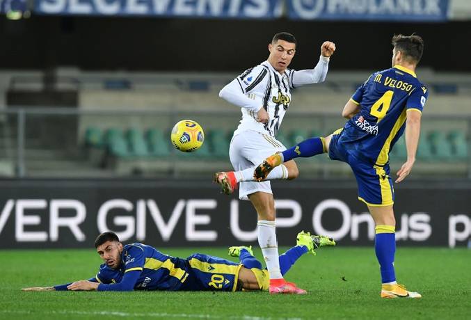 Kết quả bóng đá hôm nay 28/2: Messi gọi, Ronaldo trả lời