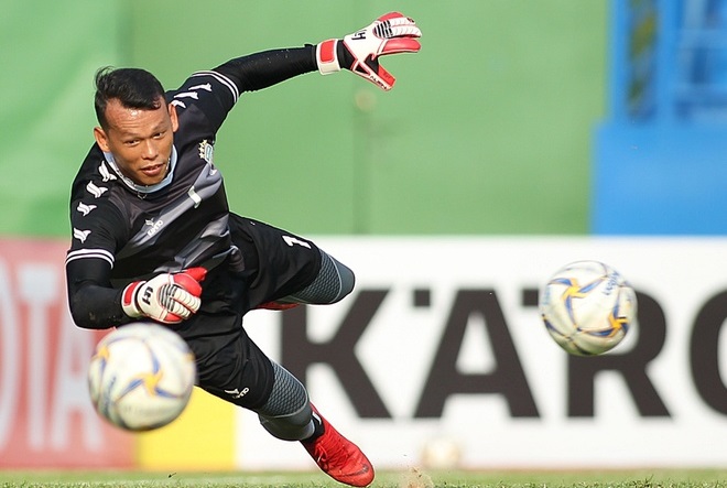 Hà Nội FC bất ngờ chiêu mộ thủ môn Tấn Trường