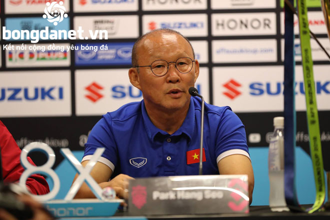 Thầy Park tiết lộ bất ngờ về chuyện tiền lương trên báo Hàn Quốc