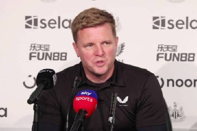 HLV Newcastle 'khóc lóc' tố cáo trọng tài 'thiên vị' Liverpool?