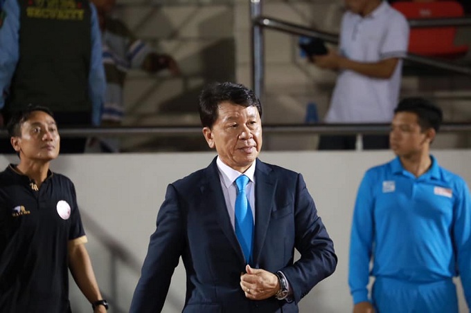 HLV TP.HCM lý giải việc gọi cầu thủ ra ngoài sân để phản đối trọng tài