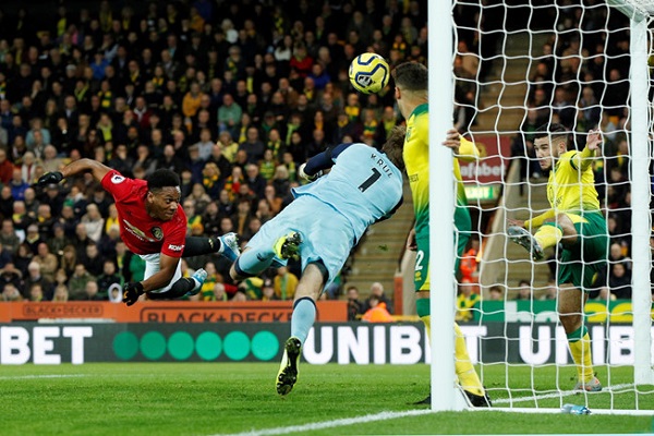 MU đi vào lịch sử Ngoại hạng Anh sau trận thắng 3-1 trước Norwich