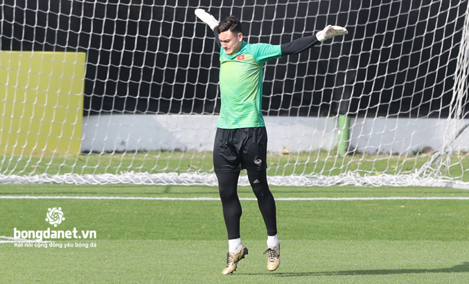 Tiết lộ thời điểm Đặng Văn Lâm ra mắt CLB Muangthong United