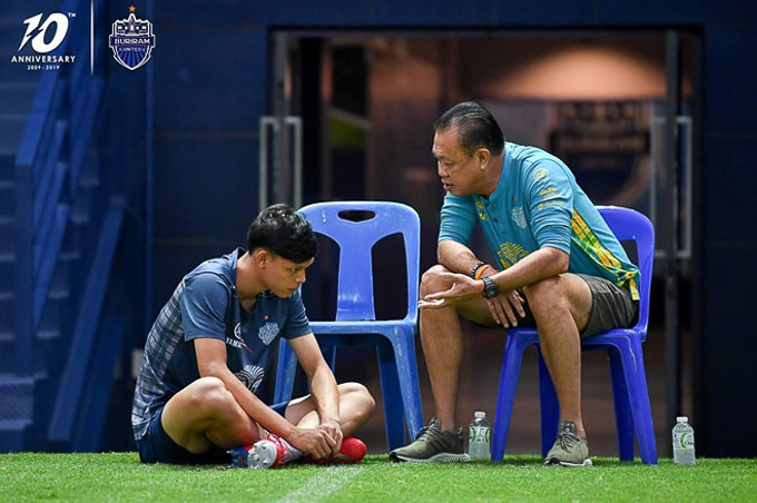 'Đồ tể' của Đình Trọng ngoan ngoãn trong ngày về CLB chủ quản