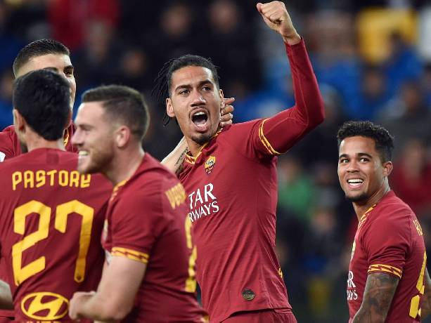 Smalling nắn gân đồng đội cũ trước thềm bán kết Europa League