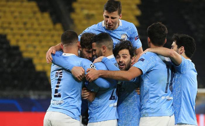 Thắng ngược PSG, Man City sánh ngang MU