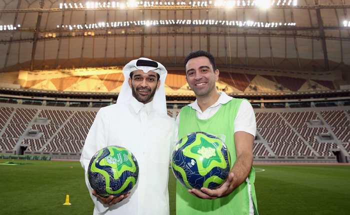 Vừa giải nghệ, Xavi chính thức theo nghiệp cầm quân