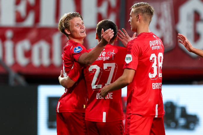 Soi kèo tài xỉu Twente vs Bologna hôm nay, 0h ngày 30/7