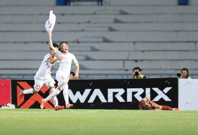 Người hùng ĐT nữ Việt Nam tiết lộ pha cởi áo ăn mừng bàn thắng lịch sử