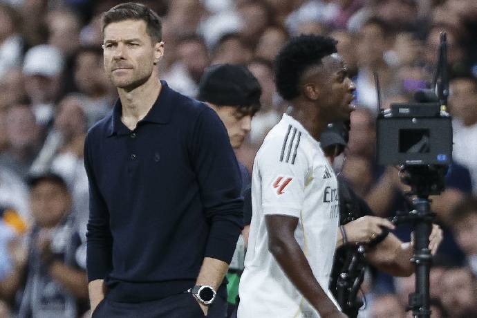 HLV Xabi Alonso bất đồng với các trụ cột Real Madrid
