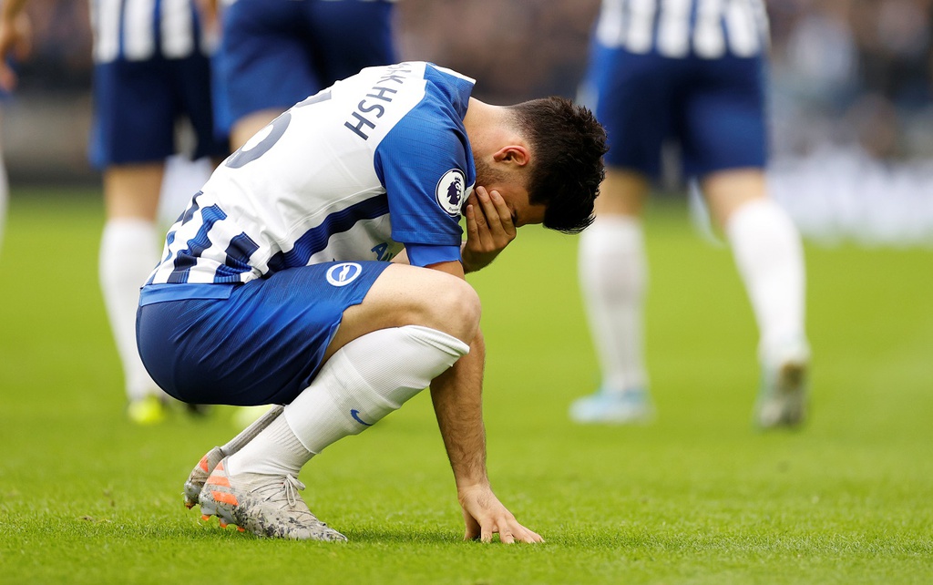 Alireza Jahanbakhsh bật khóc sau bàn thắng đầu tại Ngoại hạng Anh