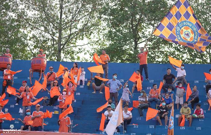 Những SVĐ nào vẫn đón khán giả vào sân ở vòng 12 V-League?