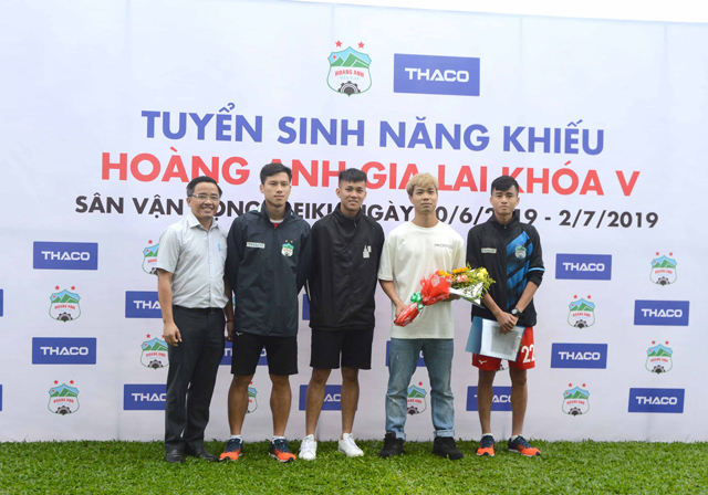 Công Phượng gây sốt trong buổi tuyển sinh của HAGL