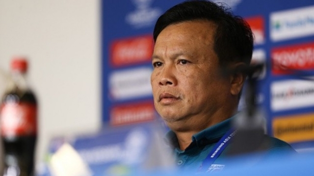 Tân HLV Thái Lan bất ngờ 'trảm tướng' trước trận gặp Việt Nam