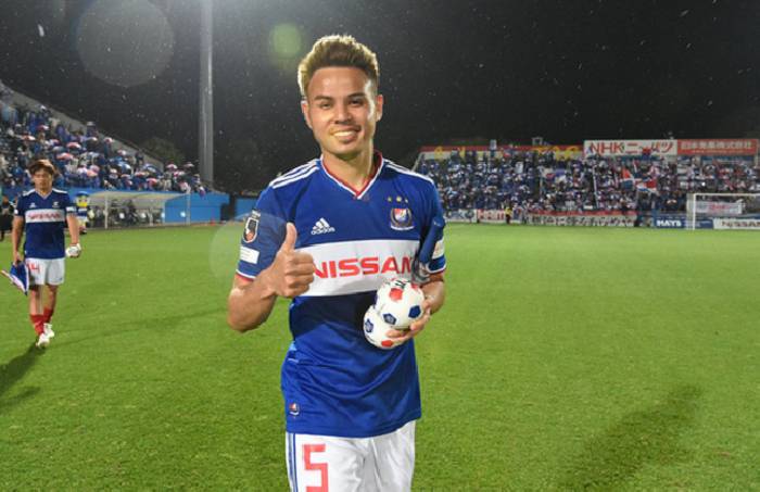 Ngôi sao Đông Nam Á lọt vào đội hình hay nhất châu lục 10 năm qua