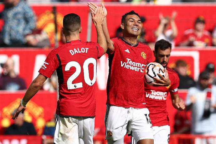 NÓNG ! Vụ tiền vệ đẳng cấp World Cup đến M.U coi như xong 