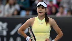 Emma Raducanu rút khỏi giải đất nện đầu tiên vì vấn đề sức khỏe