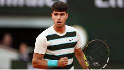 Alcaraz thắng áp đảo Paul, vào bán kết Roland Garros năm thứ ba liên tiếp