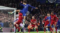 Trụ cột đòi 'tỉ thí' với nhau ngay trên sân khiến CĐV Liverpool lo lắng